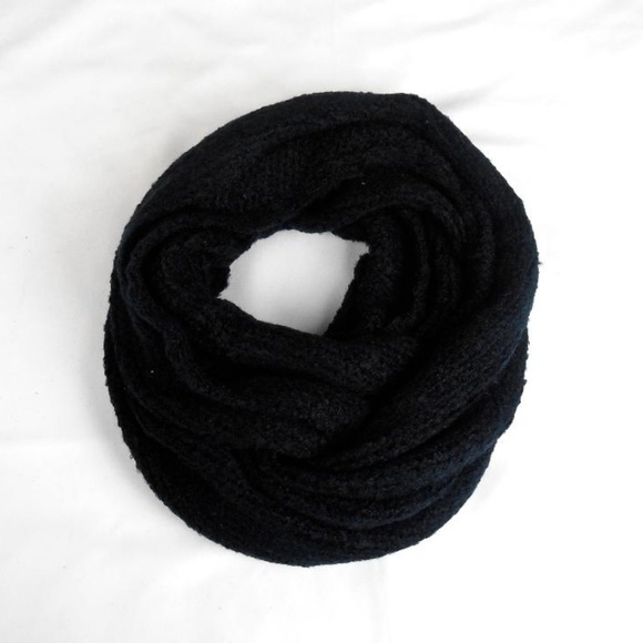 🆕️ Black Infinity Scarf - Picture 3 of 4